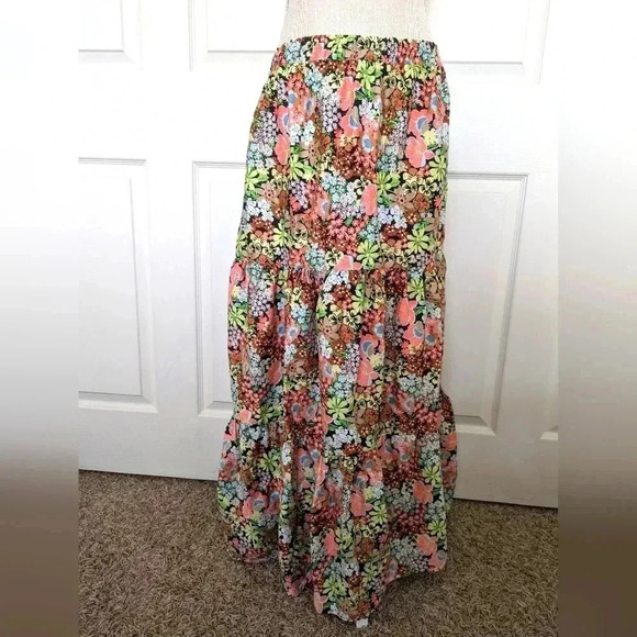 Forever 21 | Floral Print Tiered Maxi Skirt - Picture 4 of 7